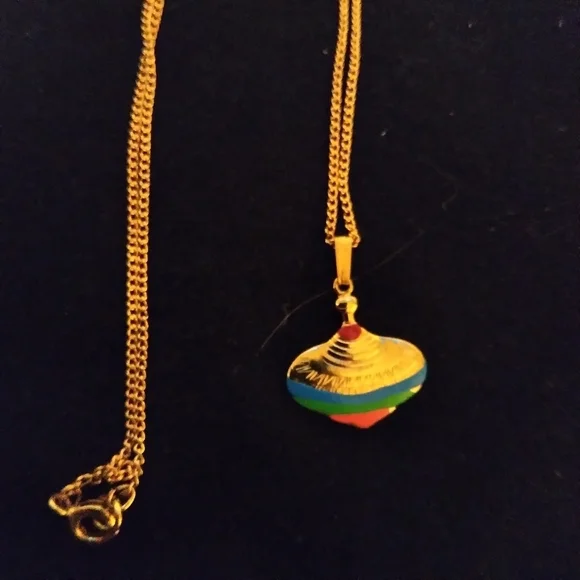 Set of 5 dainty goldtone necklaces - Picture 2 of 6